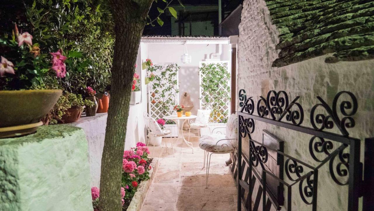 Trullo "Vicolo Fiorito" Villa Alberobello Buitenkant foto